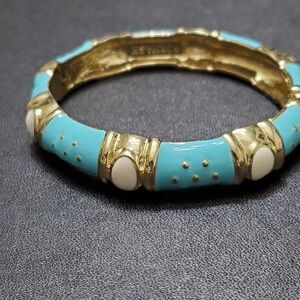 Fornash blue, white and gold tone bangle